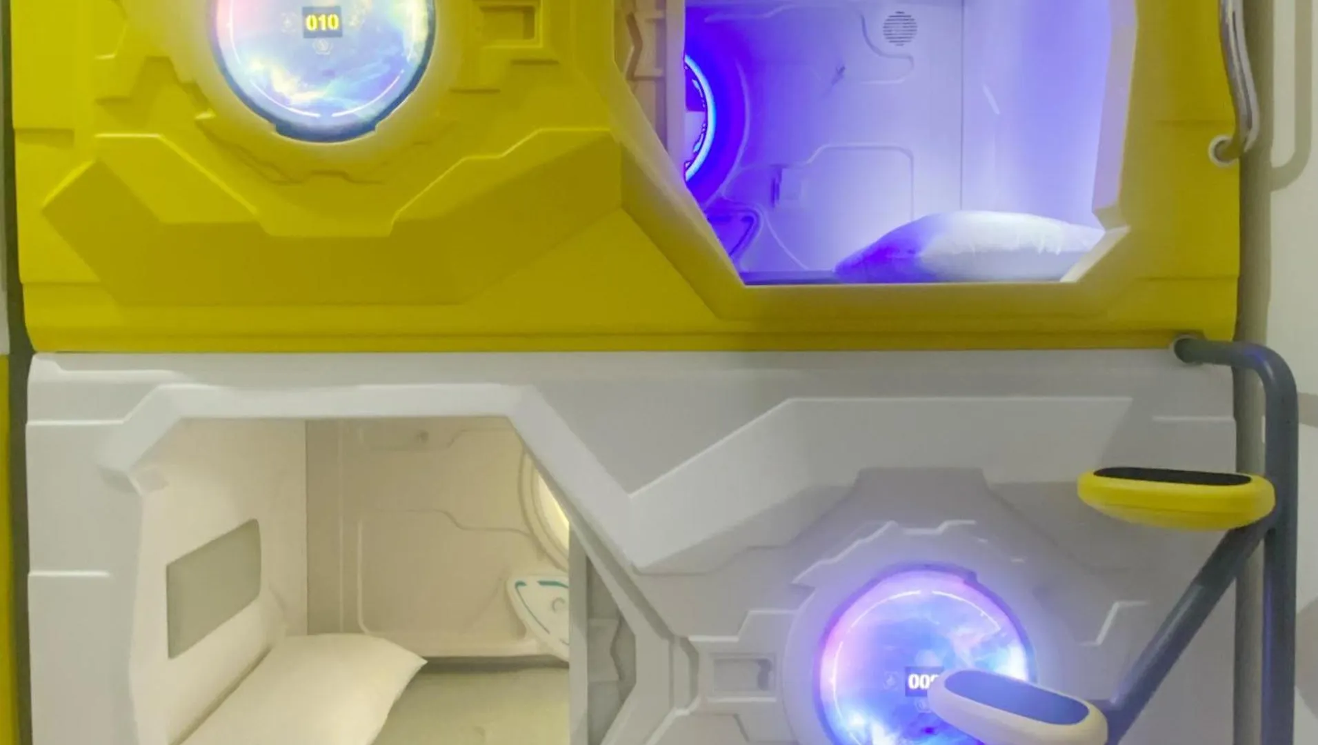 Mermaid Space Capsule Hostel Palermo 0*,  Italy