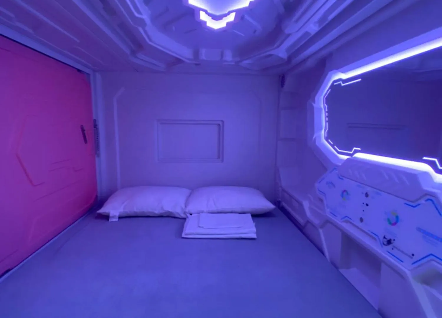 Mermaid Space Capsule Hostel Palermo 0*,  Italy