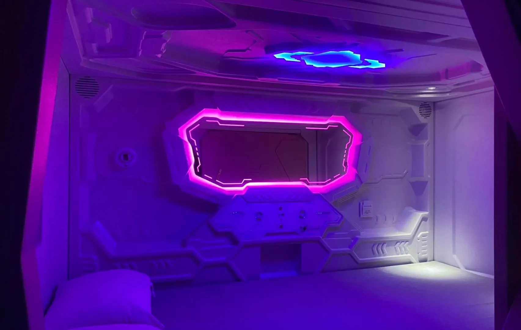 Mermaid Space Capsule Hostel Palermo 0*,  Italy