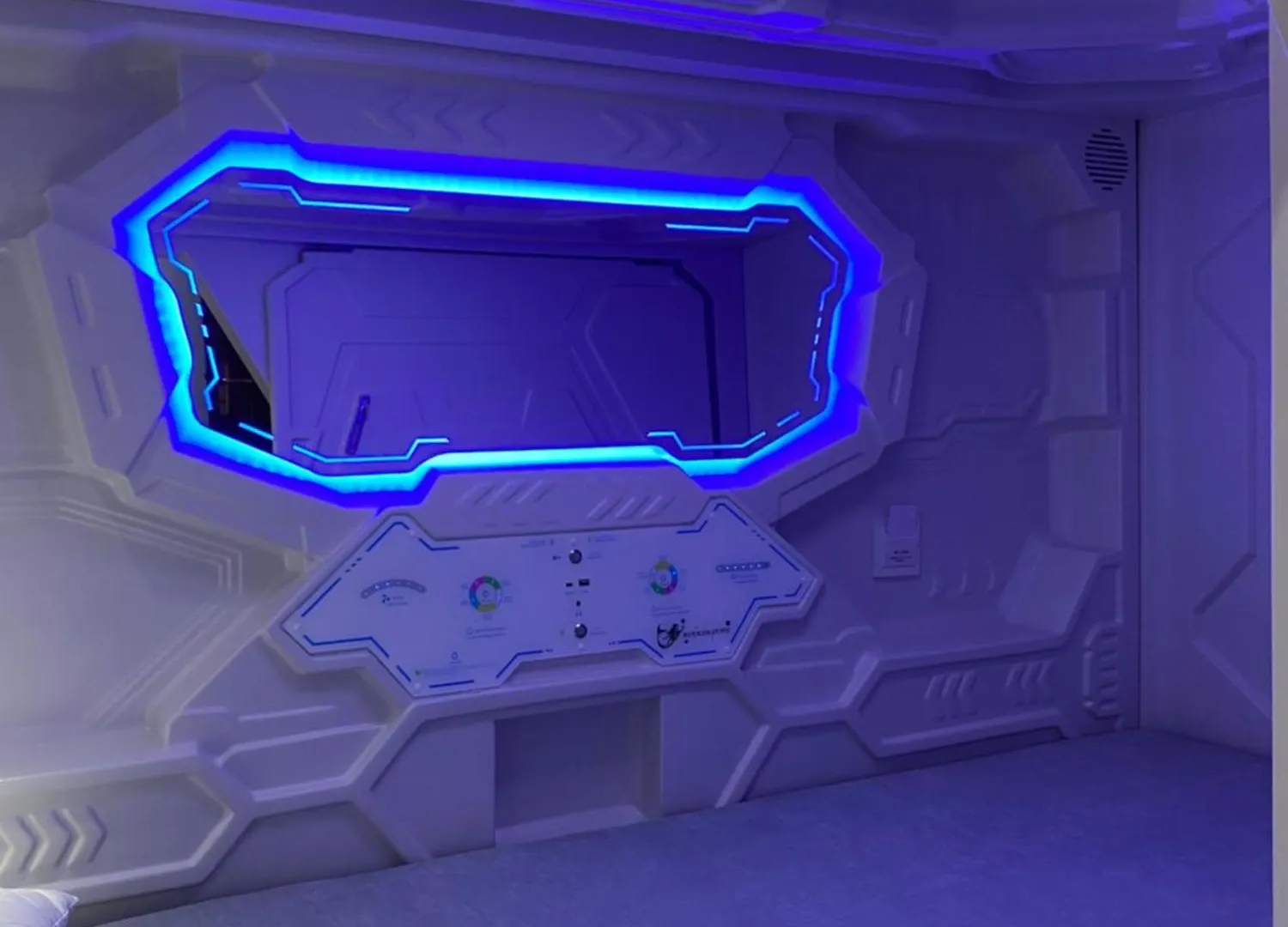 Mermaid Space Capsule Hostel Palermo 0*,  Italy