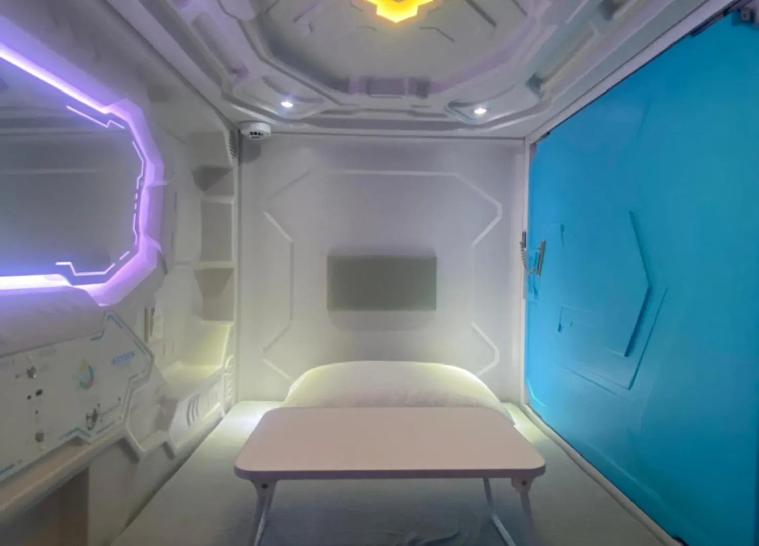 Mermaid Space Capsule Hostel Palermo