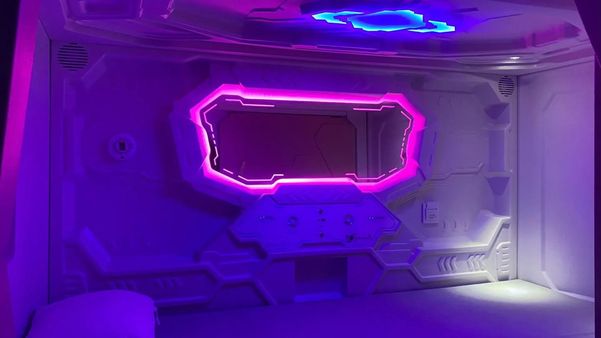Mermaid Space Capsule Hostel Palermo
