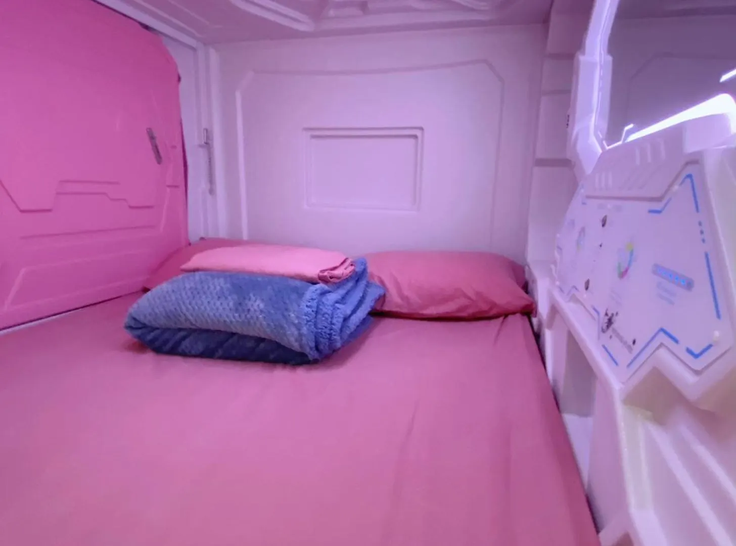 Mermaid Space Capsule Hostel Palermo
